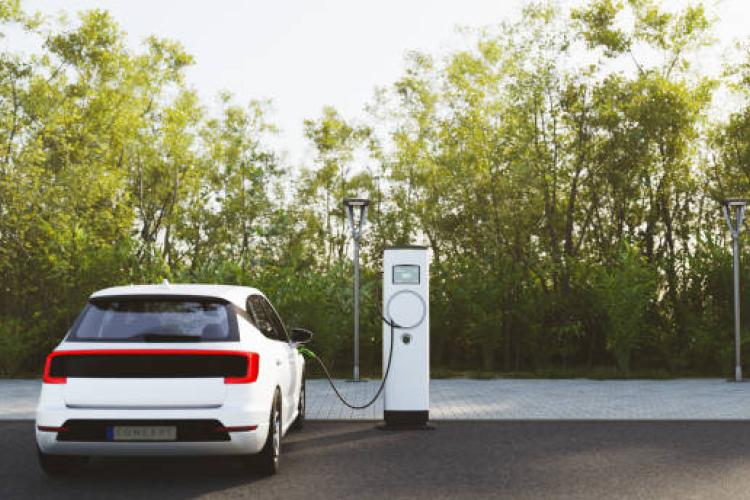 Best Fast Charging Stations for Commercial Use