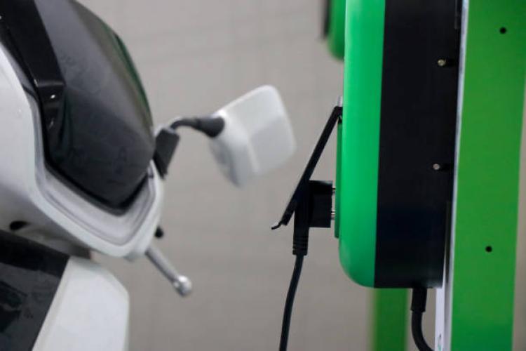 Best Commercial EV Charging Solutions for Apartments, Offices & Malls